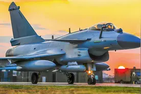 要薅羊毛？巴西空军看上歼-10CE，白拿几架先尝鲜，用火箭基地换图片