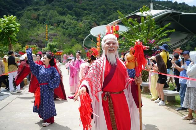 第六届观音山姻缘节拉开序幕，月老、红鸾星君送良缘啦~