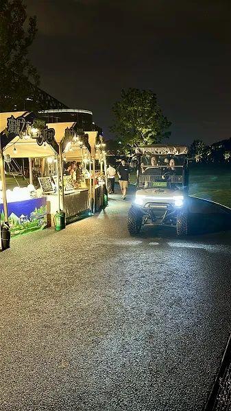 温室夜游，露天电影，夜场观展……夏夜消闲就在“双子山”下