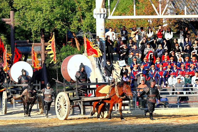 战马嘶风处：三英战吕布的三十年武魂