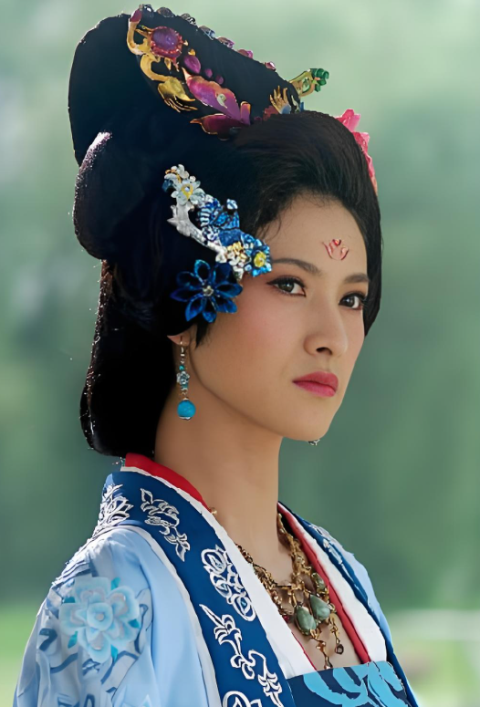 长得千娇百媚，奈何有个糙汉名，这5位被名字拖累的女星，太可惜​
