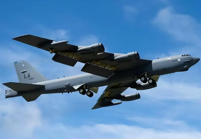 高市还没登上访美飞机，美日突然联手派兵，决不许中国改变现状？