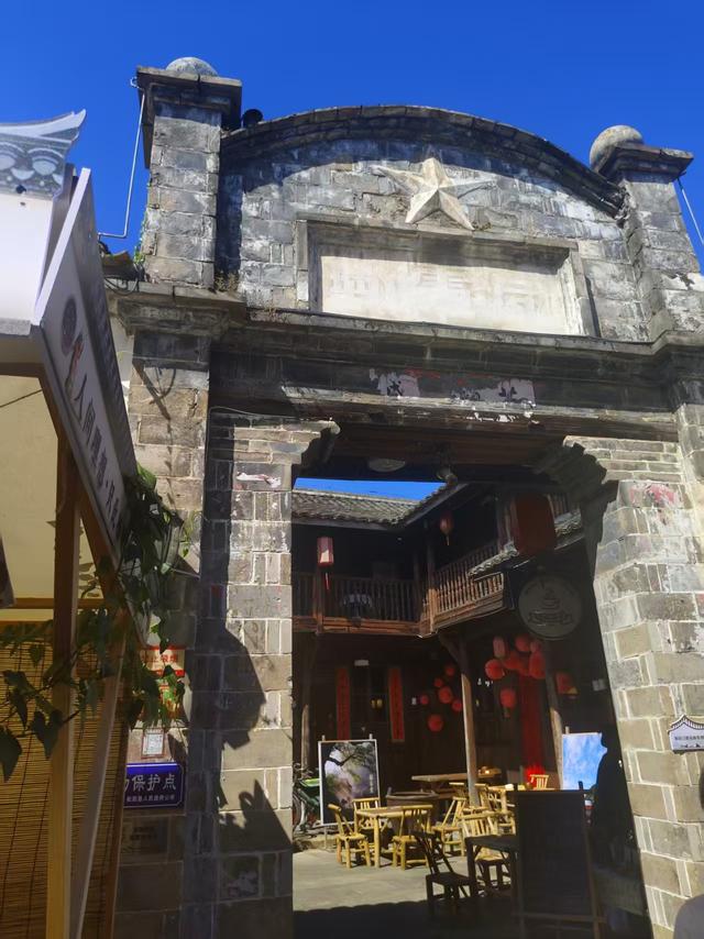 松阳不止有老村落，还有可以躺平、喝茶、吹风的老街