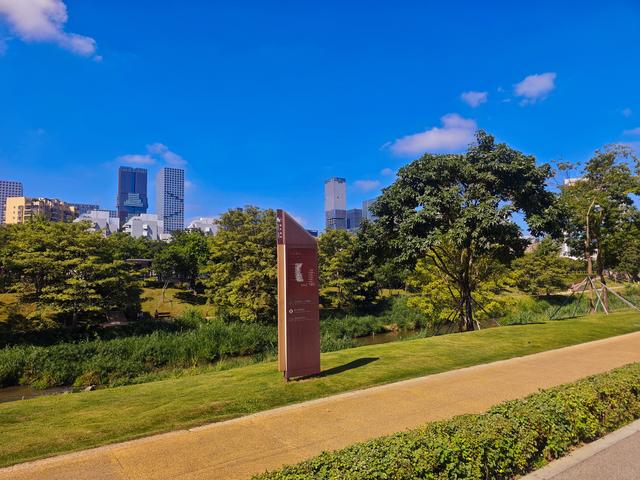 从学苑大道入大沙河绿过大学城后进深圳弯公园流花山景点【高清】