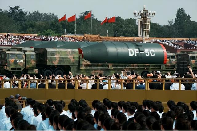 美俄同时重启核试验，难题交给中国？其实跟牌就上了特朗普的当