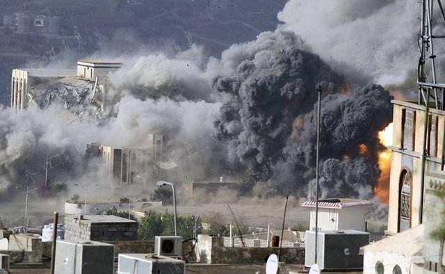 100枚导弹从天而降，美军开始斩首，中东打起来了，英法德俄失声