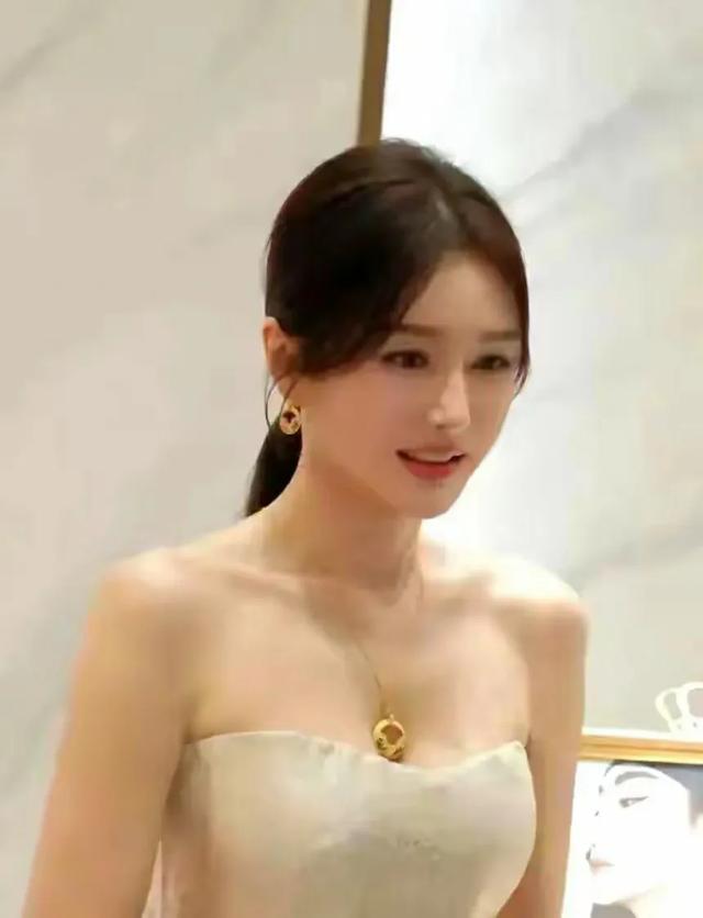她是多少男人的梦中情人，美得让人疯狂心动