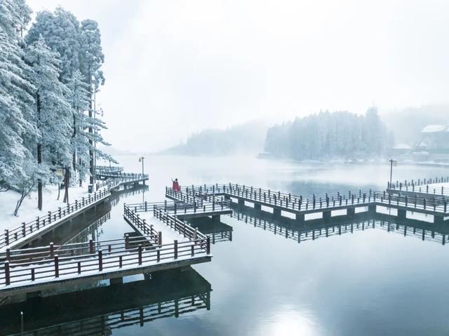 明日开票！四大摇滚乐队陪你跨年，超值席位锁定明月山跨年狂欢音乐夜！