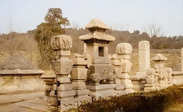 北京挖出大太监李莲英之墓，开棺后，考古人员被吓得浑身发抖