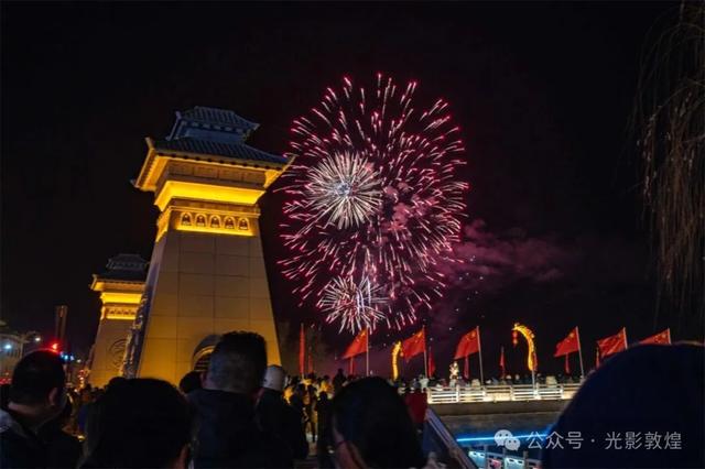 【元宵节】敦煌夜空灿烂焰火令人分外陶醉