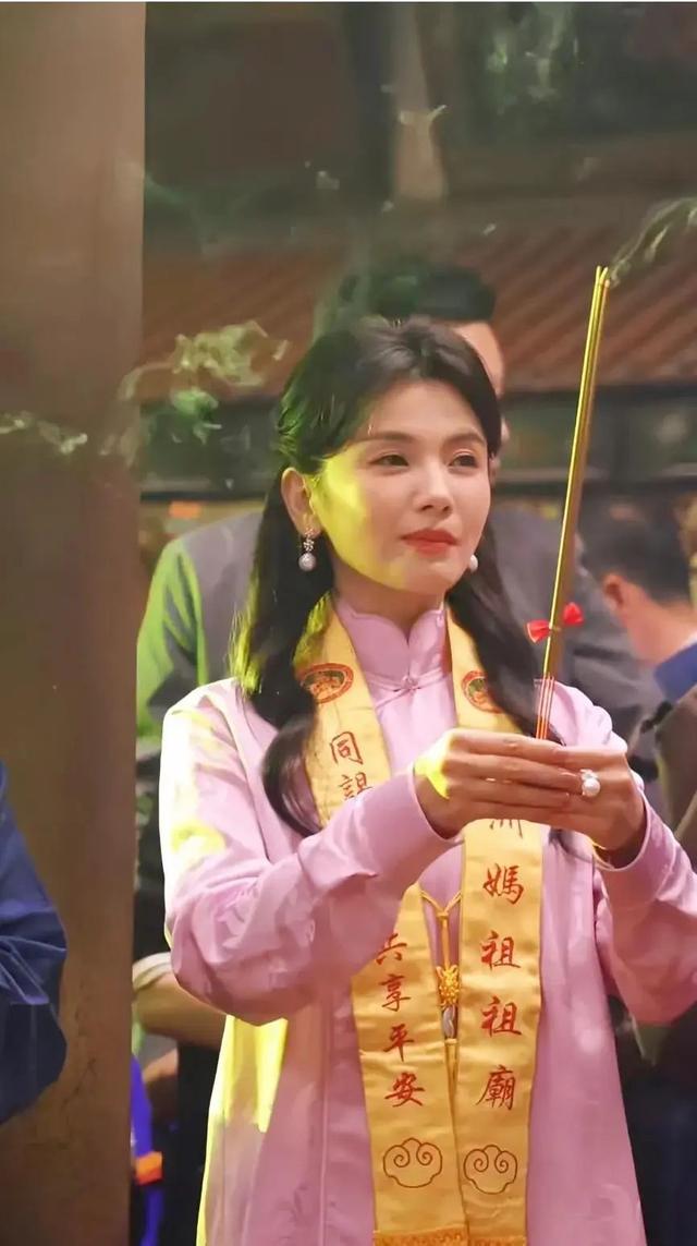 释永信风波不断升级！除刘涛还牵连多位女明星，大量合照被扒出
