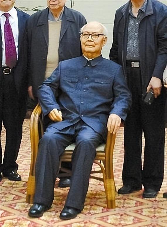 1976年，毛主席为何下令拿掉叶剑英的兵权？事后才知主席用心良苦