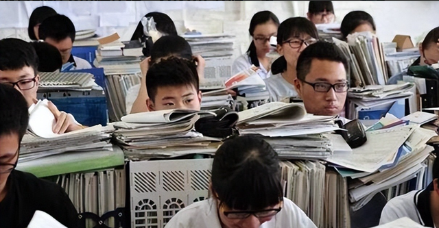 教育部扔下重磅炸弹：2026年开始，全国一律不准再买校外商业试卷