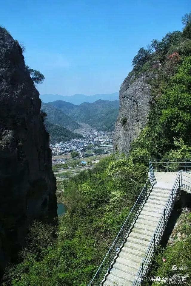 藏于浙江5A景区内有一处“十里铁甲龙”，洞穴众多形态奇特