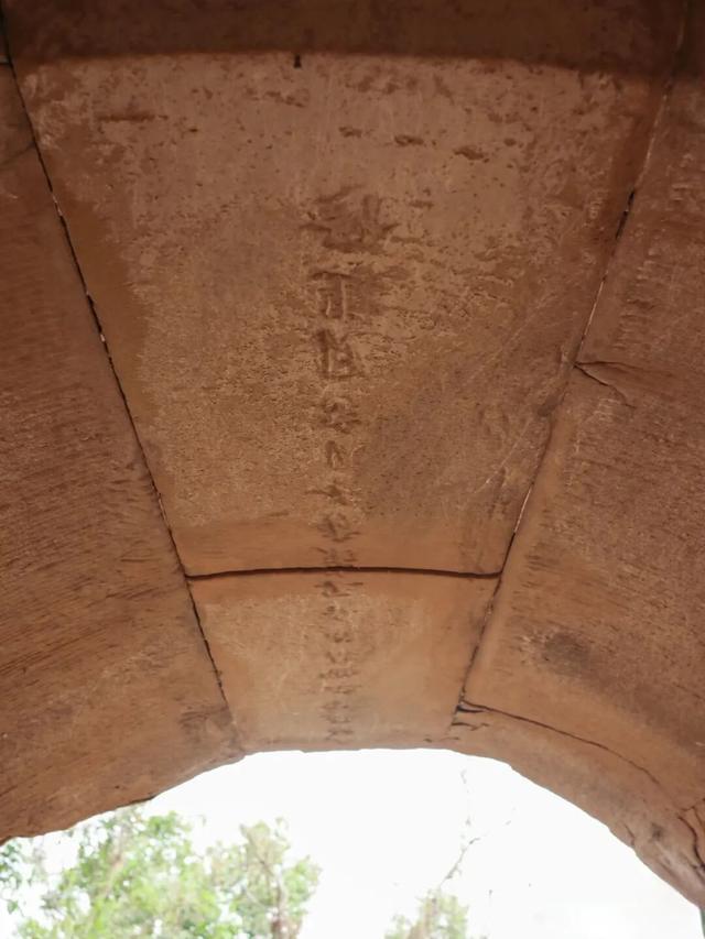 重庆北碚闹市竟藏有一座古寨，设有瓮城，被网友称为"重庆吴哥窟"