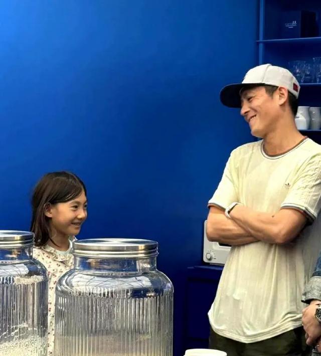 陈冠希女儿完全继承了父亲的美貌，长大后一定是个美女！ ​​​