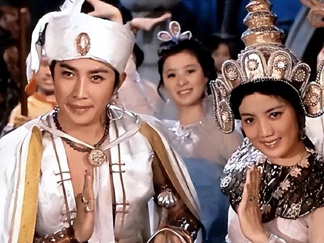 没想到，73岁唐国强，因九三阅兵后的一条动态，实现“口碑逆袭”