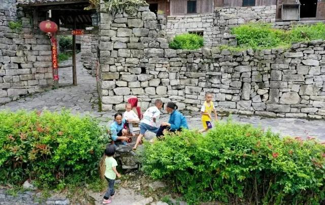 乡游黔中 · 册亨县 威旁村丨古寨石韵绕青山 布依笙歌醉流年