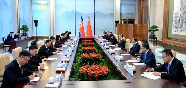 没白来中国一趟，金将军心腹来华，从王毅嘴里听到了最想听的话