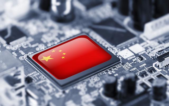 英伟达不肯谢罪，中方退无可退，芯片高管被拘捕，黄仁勋一针见血