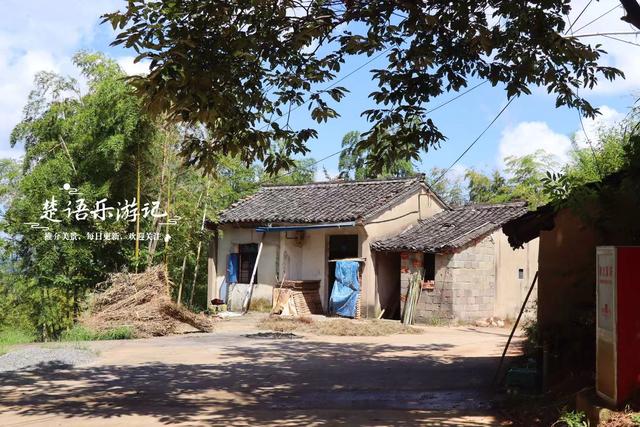浙江宁波四明湖畔的古村，藏于山岙犹如世外桃源，原乡风情浓郁