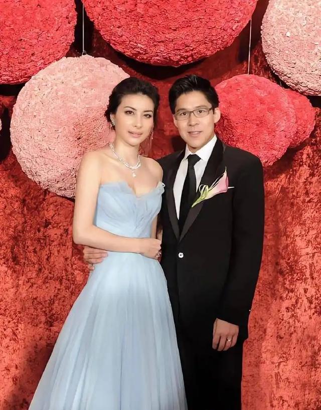 霍震霆没想到	，被霍家寄予厚望的郭晶晶，竟栽了这么大一个跟头