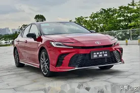 最新B级车油耗排行榜，凯美瑞第1，天籁第8，宝马3系第16名图片