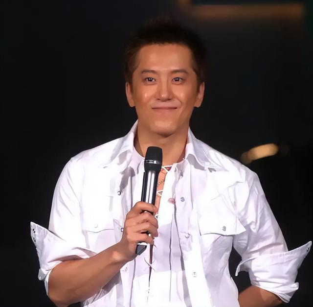 他8次上春晚，作死被捕入狱，今56岁无人问津，老搭档也断了联系