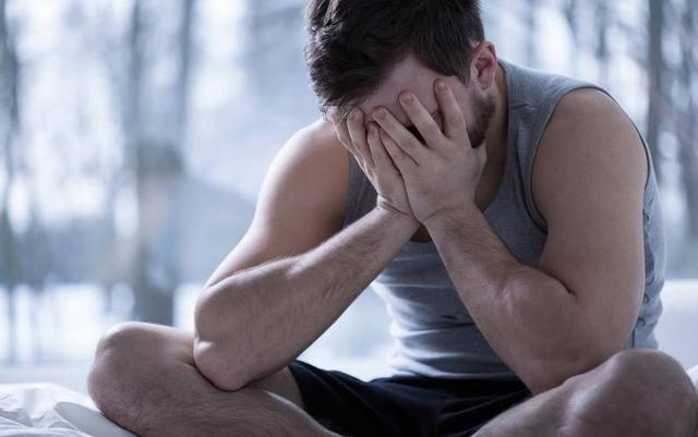 如何判断男性是否进入更年期？提醒：与其看年龄，不如看这些变化
