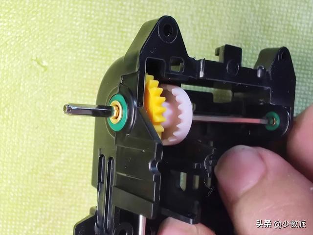 谁还不是第一批新能源车主呢？田宫迷你四驱车动手装