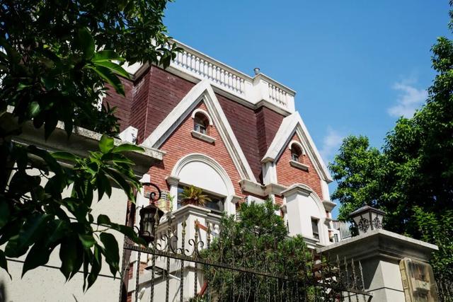 不走寻常路的国际化县城，关心一日三餐，更关心咖啡和汇率