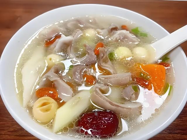 秋喝汤，胜药方！建议秋天多喝这三碗汤，润肺清火，秋冬少生病！