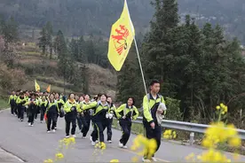 贵州施秉：学生春日远足 踏响青春励志强音图片