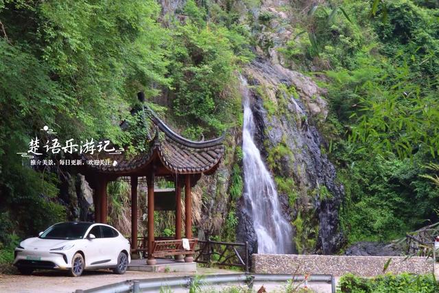 浙江余姚的小众古村，藏在山岙如世外桃源，清溪瀑布成为玩水胜地