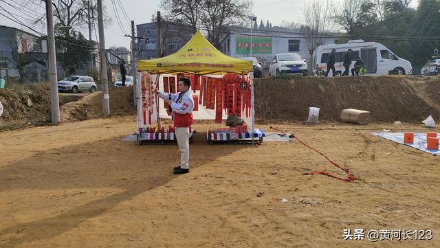 李园温泉最近火了，还真有点神奇，水温在30度左右