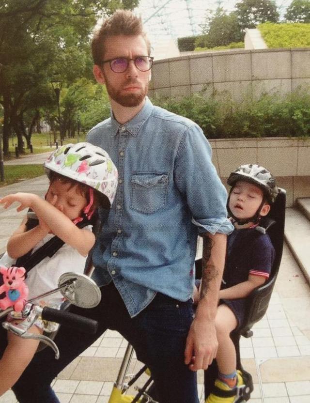 湖北打工妹嫁给英国高管，生下2个混血宝宝，婚后8年持刀捅死丈夫