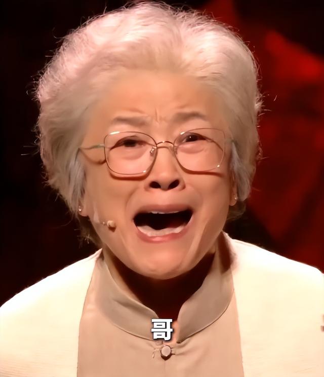 央视文艺晚会落幕：4人零差评，2人升咖，1人翻红，只有他被骂惨