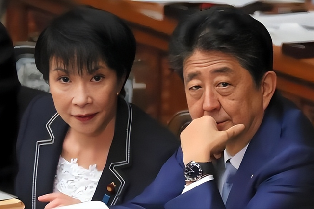 激怒中国后高市再树劲敌，两国罕见联手抗议讨血债，日本惹上事了