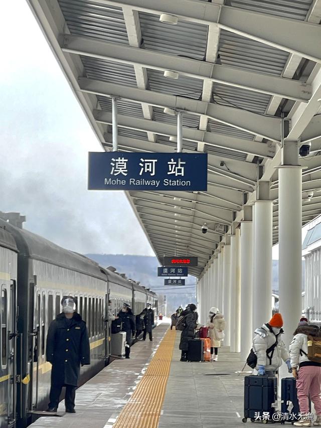 哈尔滨有趟慢火车直达漠河，1200公里17小时，被称为最美雪国列车