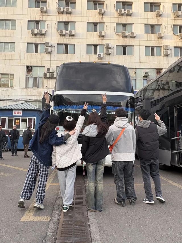 不在职场卷了，年轻人选择穷游亚欧非
