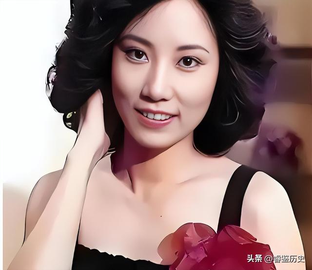 78岁连路都走不稳还开演唱会，全网骂声一片，她却扬言回馈粉丝