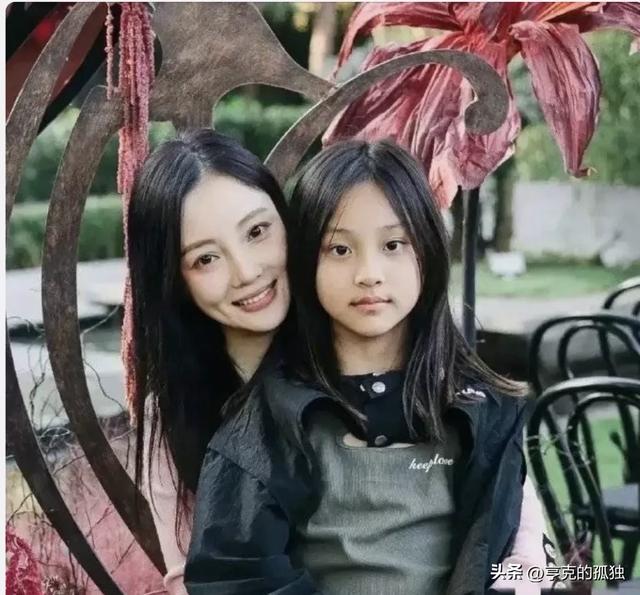 李小璐：年轻时管不住下半身，如今让自己的女儿买了单，她后悔么