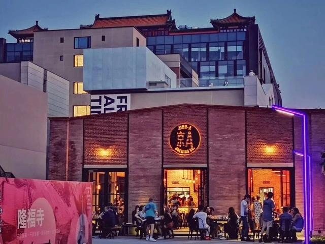 32年前一场大火，北京地标商圈传奇就此陨落，重建后热闹喧嚣不再