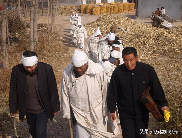 墓碑上的“考、妣、故、先、显”，分别是什么含义？用错会闹笑话