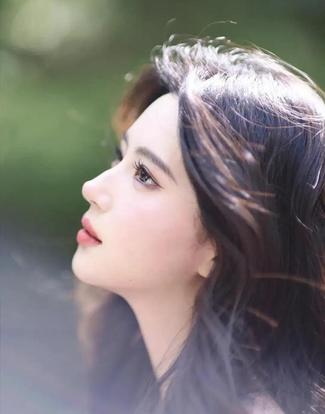 谁懂啊！北京这位校花也太绝了，167cm/44kg像从画里走出来的！