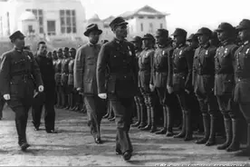 陈赓的人脉有多广？火车上遇昔日黄埔老师，被强行请入车厢喝酒！图片