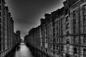 当年，村里那位牛气冲天的计生委干部，大家来看看他的现状如何？图片