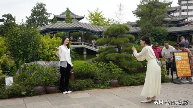 建水县各大景区对持证教师免费开放