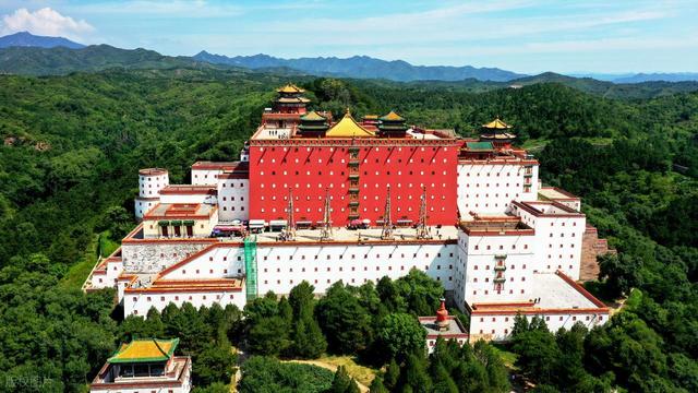 北京不解，天津也纳闷，如今承德竟成可品可忆的 “皇家园林宝典	”