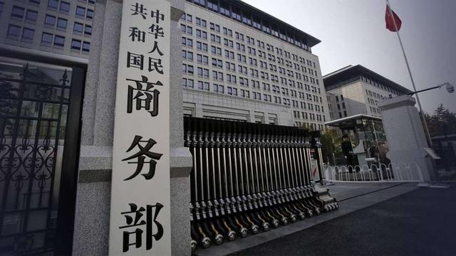荷兰巨头ASML曾发声：中国芯片制造技术落后西方10-15年
